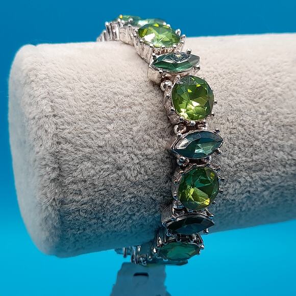 Macy's Green Rhinestone Stretch Bracelet, New With Tags, Old Stock - Picture 7 of 11